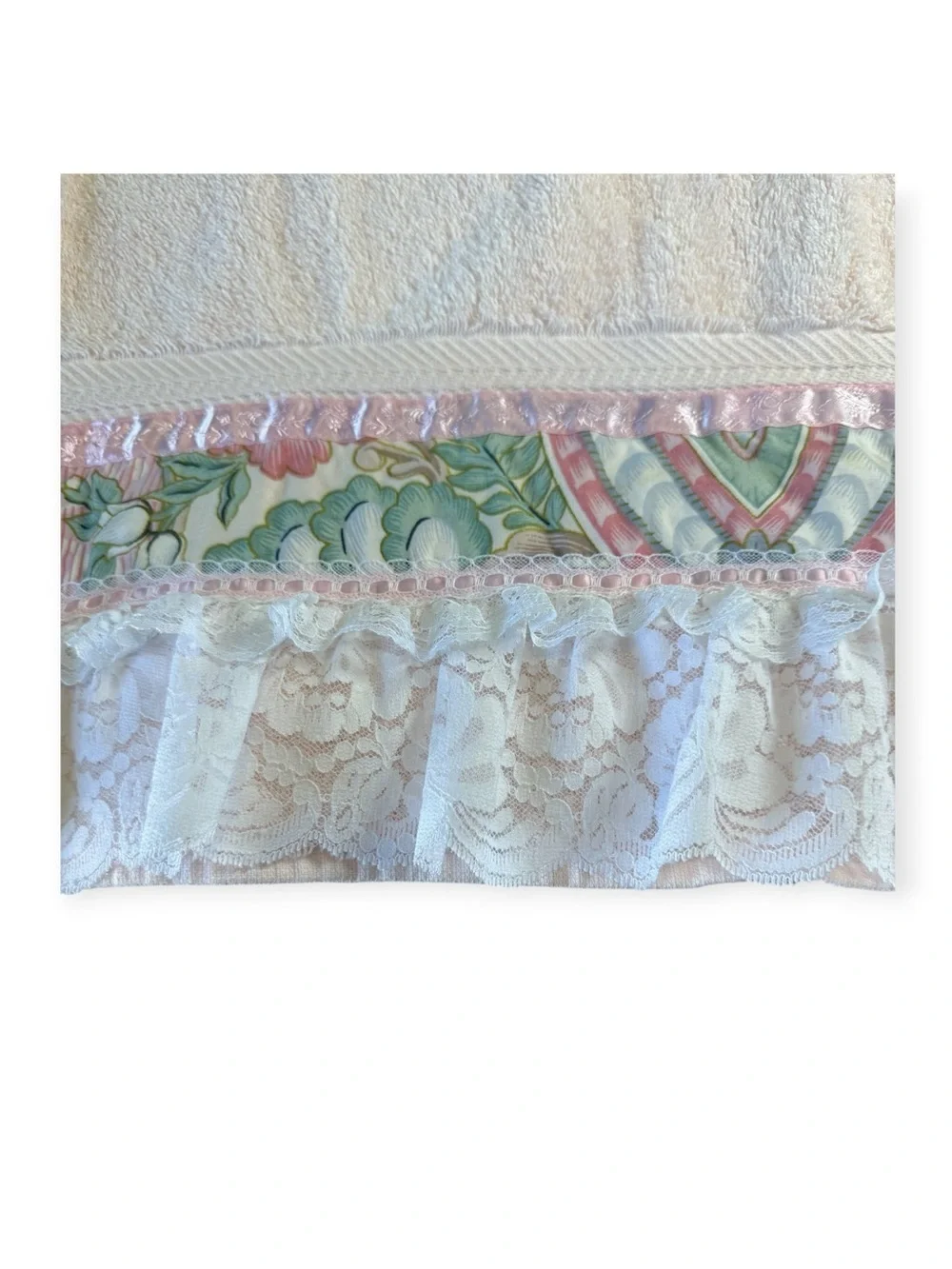 Vintage JC Penney Home Collection Light Pink Lace Fringed Bath Towel 47x26